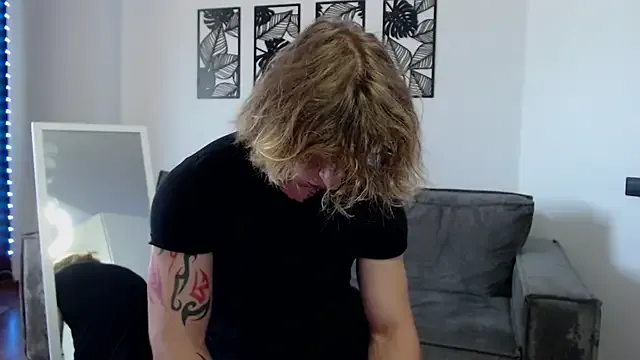 AyshaConnor – webcam model profile photo Image 4