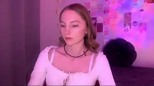 Sarawhitee – webcam model profile photo Image 2