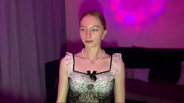 Sarawhitee – webcam model profile photo Image 5