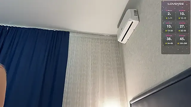 Dolce – webcam model profile photo Image 14