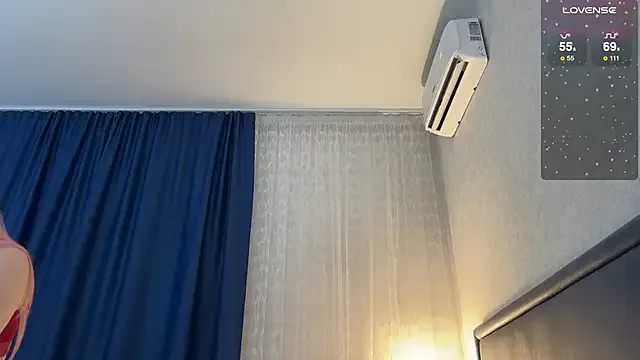 Dolce – webcam model profile photo Image 8