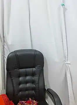 MerlyG – webcam model profile photo Image 18