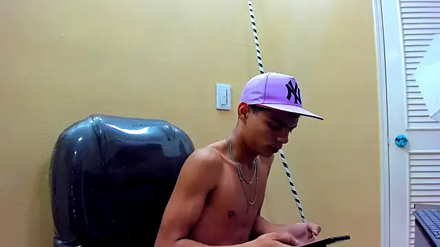 EwaBrown – webcam model profile photo Image 9