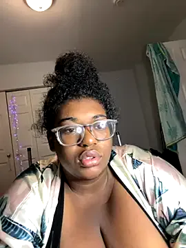 MilaDelays – webcam model profile photo Image 6