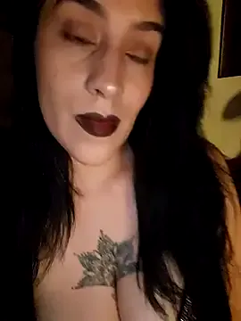 MadelineLane – webcam model profile photo Image 2