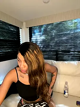 Dolce – webcam model profile photo Image 15