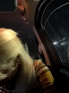 Dolce – webcam model profile photo Image 6