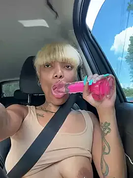 Dolce – webcam model profile photo Image 7