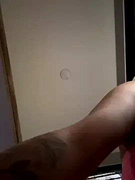 Dolce – webcam model profile photo Image 9