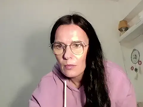 ErzabelLew – webcam model profile photo Image 11