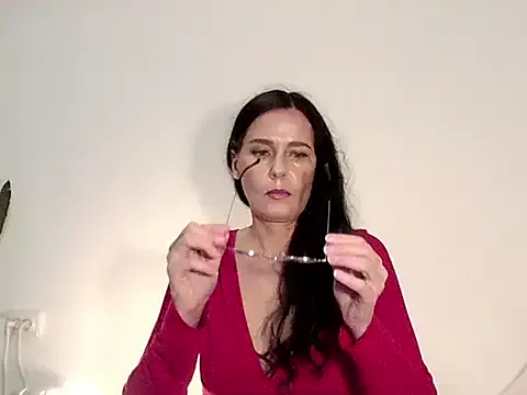 ErzabelLew – webcam model profile photo Image 12