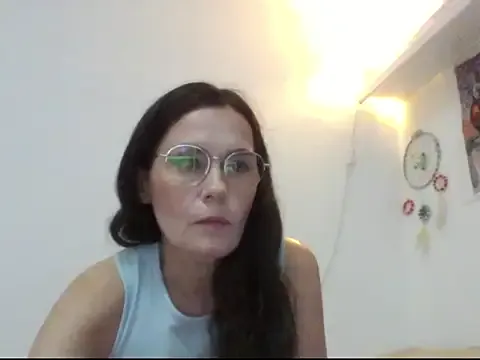 ErzabelLew – webcam model profile photo Image 2