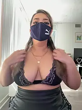 SarithaBroun – webcam model profile photo Image 2