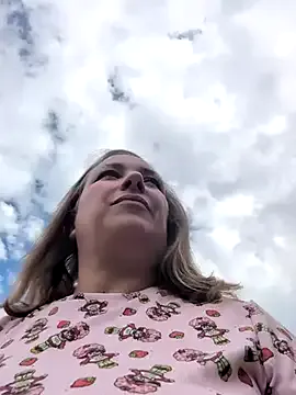 MadelineLane – webcam model profile photo Image 10