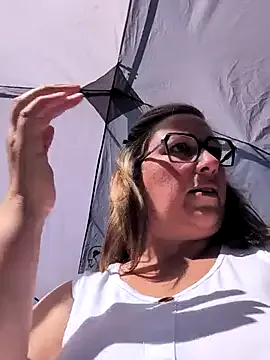 MadelineLane – webcam model profile photo Image 4