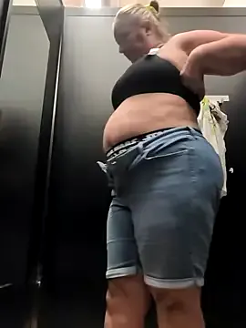 MadelineLane – webcam model profile photo Image 6