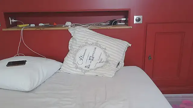 LaraOlson – webcam model profile photo Image 11