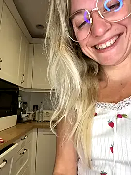 LaraOlson – webcam model profile photo Image 16