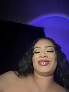 MiraKova – webcam model profile photo Image 12