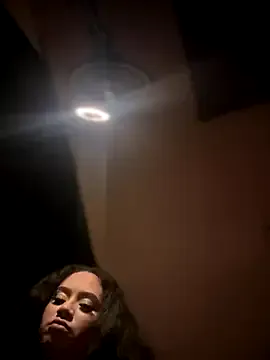 MiraKova – webcam model profile photo Image 15