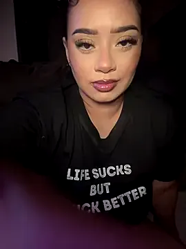 MiraKova – webcam model profile photo Image 16