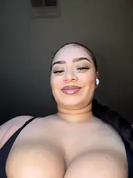 MiraKova – webcam model profile photo Image 6