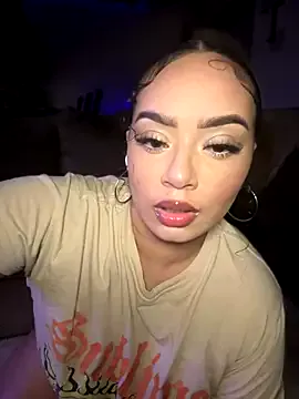 MiraKova – webcam model profile photo Image 8