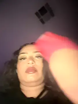 MiraKova – webcam model profile photo Image 9