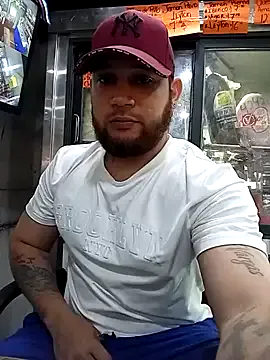 Dolce – webcam model profile photo Image 3