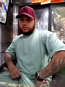 Dolce – webcam model profile photo Image 4