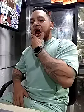 Dolce – webcam model profile photo Image 8