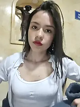 MelinaLuviani – webcam model profile photo Image 4