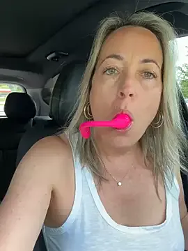 LaraCharm – webcam model profile photo Image 10