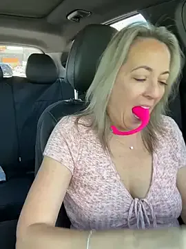 LaraCharm – webcam model profile photo Image 13