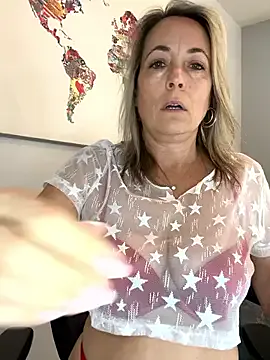 LaraCharm – webcam model profile photo Image 15