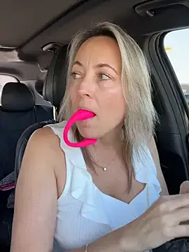 LaraCharm – webcam model profile photo Image 17