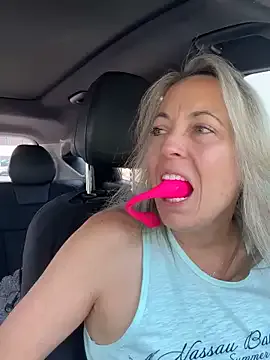 LaraCharm – webcam model profile photo Image 7