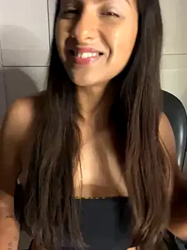 Carine – webcam model profile photo Image 19