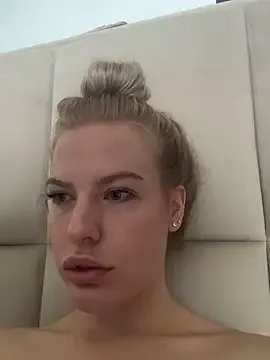 ElizaJaramillo – webcam model profile photo Image 2