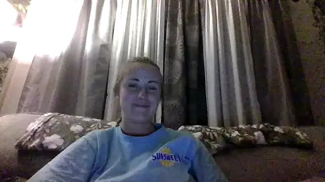 Skyller – webcam model profile photo Image 16