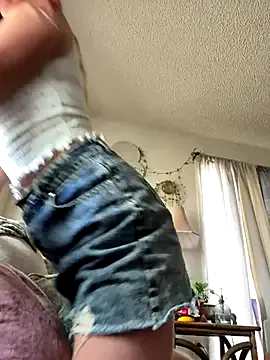 Skyller – webcam model profile photo Image 17