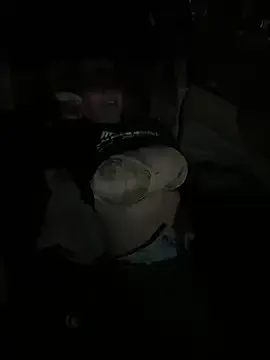 Skyller – webcam model profile photo Image 2