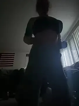 Skyller – webcam model profile photo Image 3