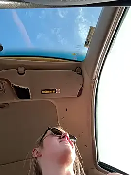 Skyller – webcam model profile photo Image 5