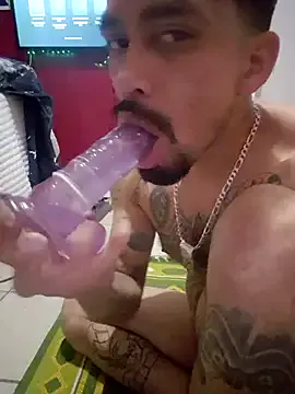 AishaHart – webcam model profile photo Image 12