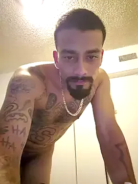 AishaHart – webcam model profile photo Image 3