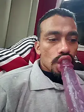 AishaHart – webcam model profile photo Image 8