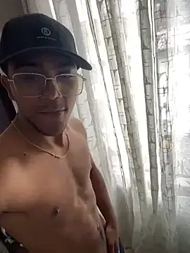 Dolce – webcam model profile photo Image 8