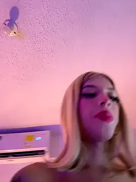 Mia032 – webcam model profile photo Image 15