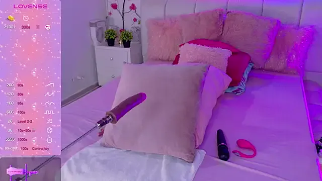 Dolce – webcam model profile photo Image 8